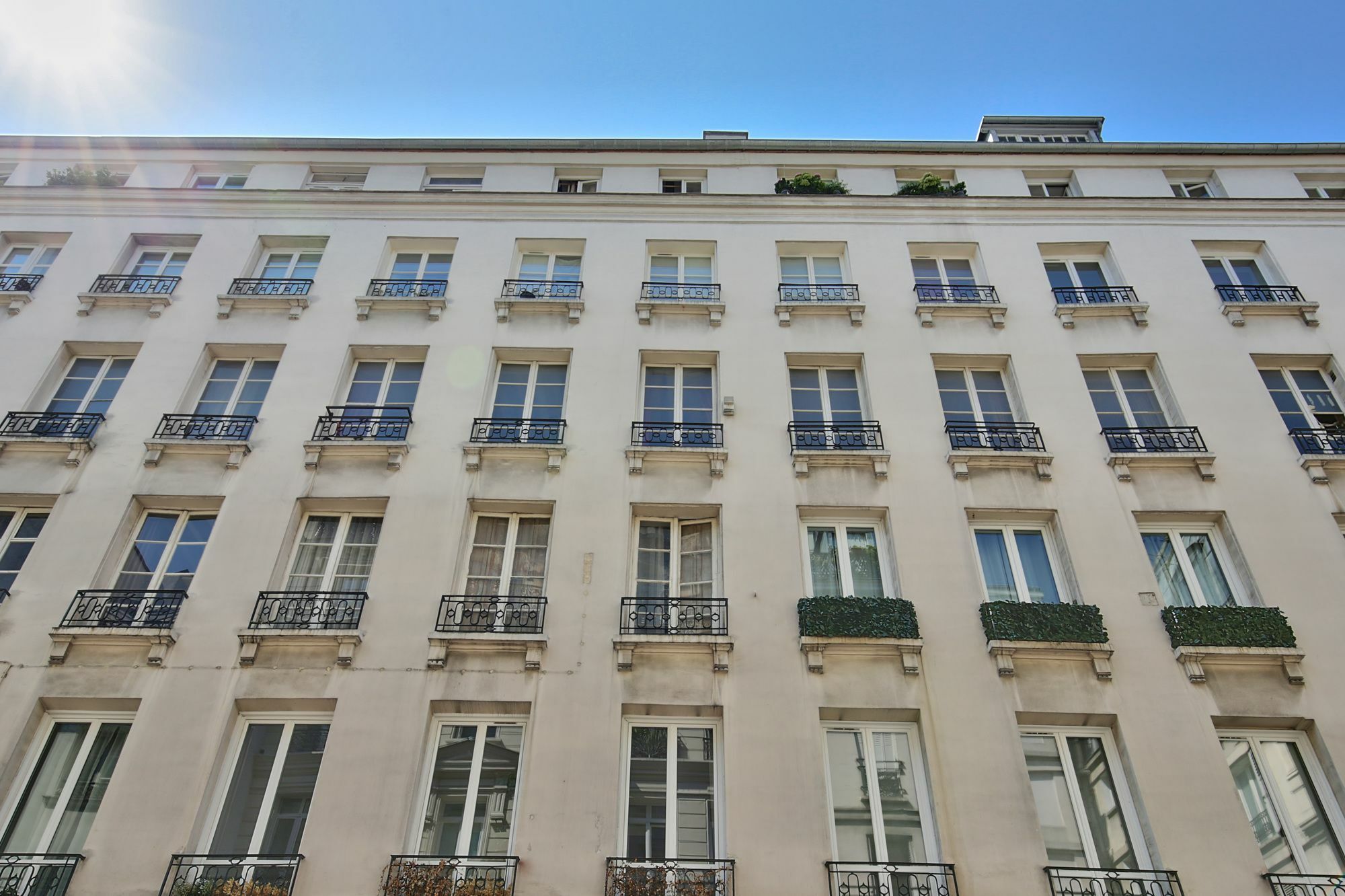 69 - Authentic Parisian Home Exterior foto